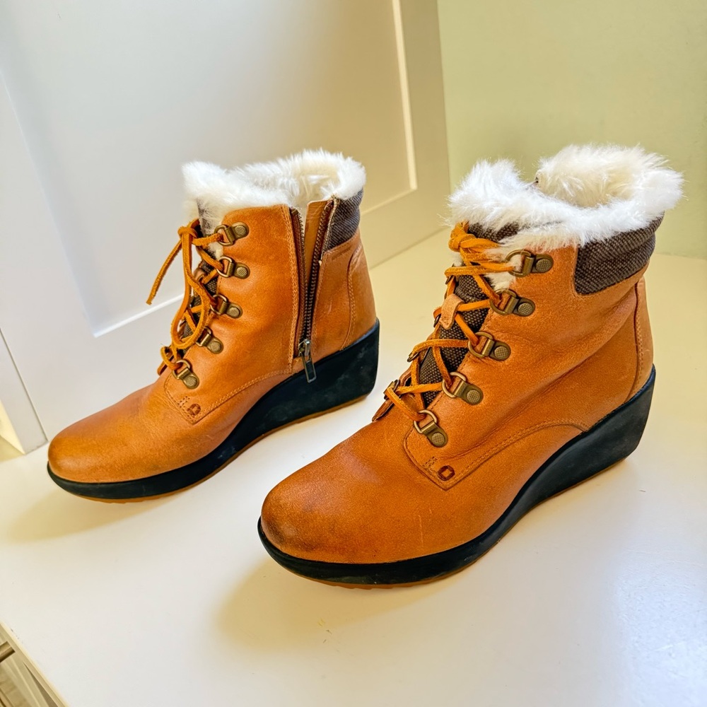 Sperry Tan Fur-Lined Winter Boots